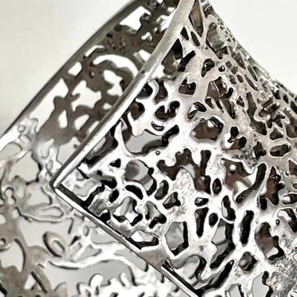 Vintage Ornate Cuff Bracelet - Picture 15 of 15